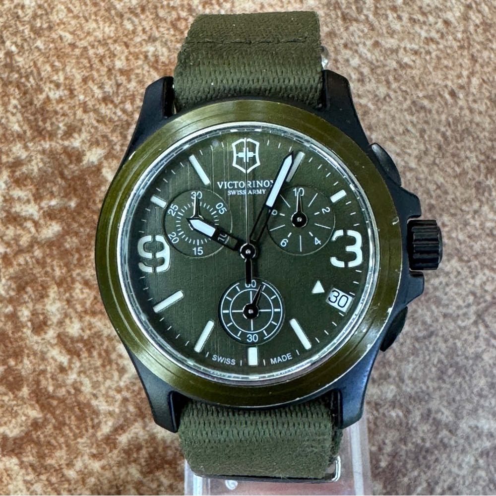 Victorinox Swiss Army Chronograph Men's Date Watch w/ Box & Papers